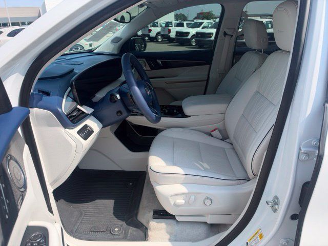 Used 2025 Buick Enclave Avenir w/ Trailering Package, 5000 lbs. FWD image 5