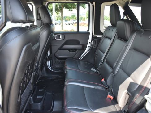 Used 2022 Jeep Wrangler Unlimited Rubicon w/ LED Lighting Group AWD/4WD image 15