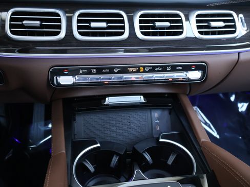 Certified 2025 Mercedes-Benz GLS 450 4MATIC image 42