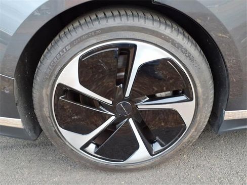 Used 2023 Lucid Air Touring image 7