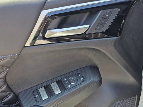 New 2026 Nissan Rogue Platinum AWD/4WD image 18