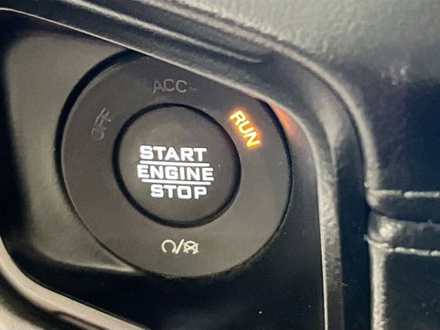 Used 2024 Jeep Gladiator Mojave AWD/4WD image 23