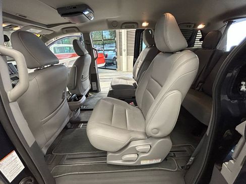 Used 2019 Toyota Sienna XLE w/ XLE Navigation Package FWD image 55
