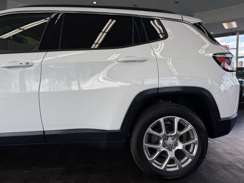 Used 2024 Jeep Compass Latitude AWD/4WD image 14