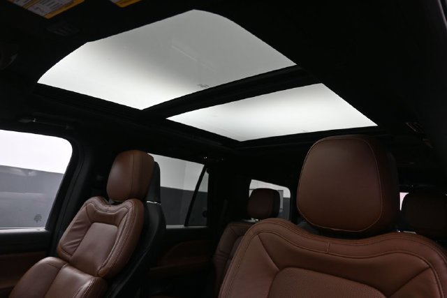 Certified 2023 Lincoln Navigator Reserve AWD/4WD image 20