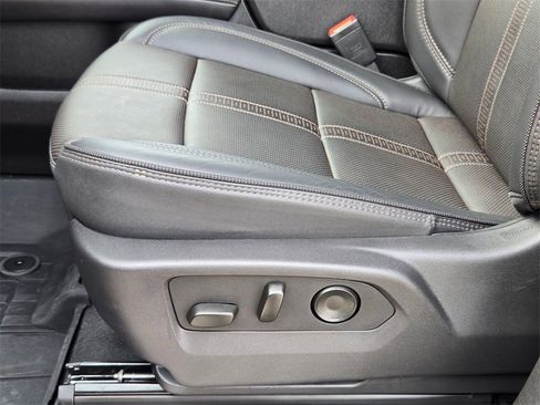 Used 2025 Chevrolet Suburban High Country image 14