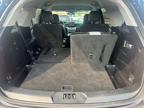 Used 2021 Ford Explorer XLT w/ Equipment Group 202A image 8