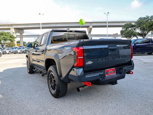 Certified 2025 Toyota Tacoma TRD Off-Road w/ TRD Off Road Upgrade Package AWD/4WD image 9
