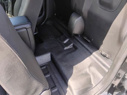 Used 2022 Chevrolet Colorado LT w/ Fleet Safety Package RWD image 26