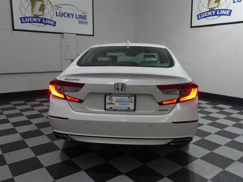Used 2018 Honda Accord Touring image 8