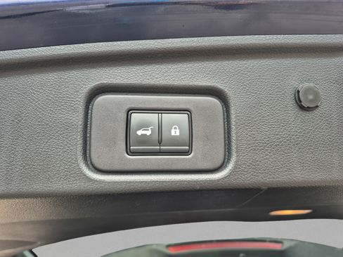 Certified 2025 Nissan Pathfinder SV FWD image 12