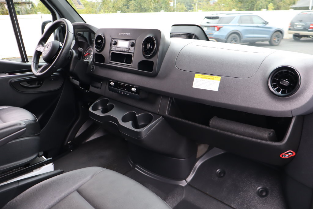 Used 2025 Mercedes-Benz Sprinter 2500 image 31