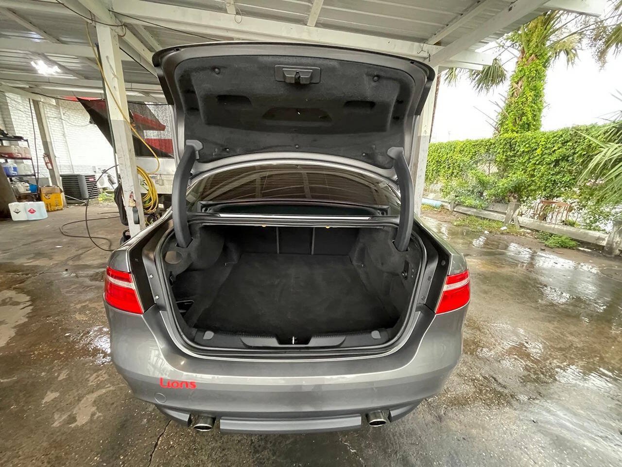Used 2018 Jaguar XE Premium RWD image 14