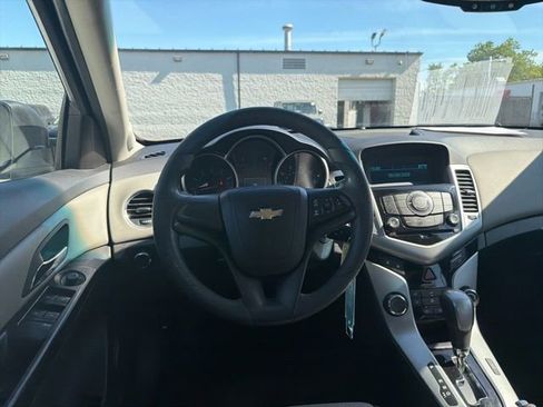 Used 2014 Chevrolet Cruze LS FWD image 9