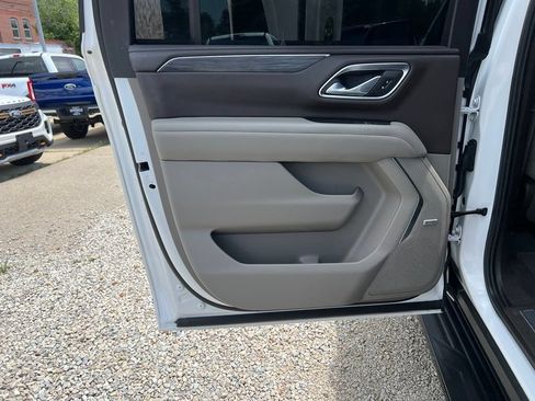 Used 2021 GMC Yukon XL SLT w/ Rear Media and Nav Package AWD/4WD image 15