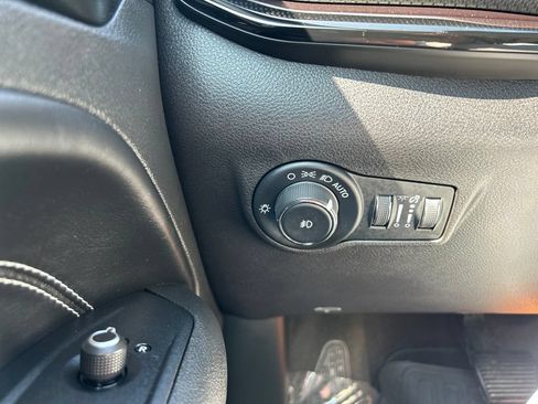Used 2023 Jeep Compass Latitude AWD/4WD image 21