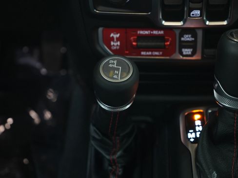 Used 2020 Jeep Gladiator Rubicon w/ Dual Top Group AWD/4WD image 21