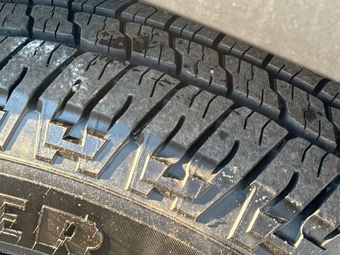 Used 2021 Chevrolet Traverse LT image 10