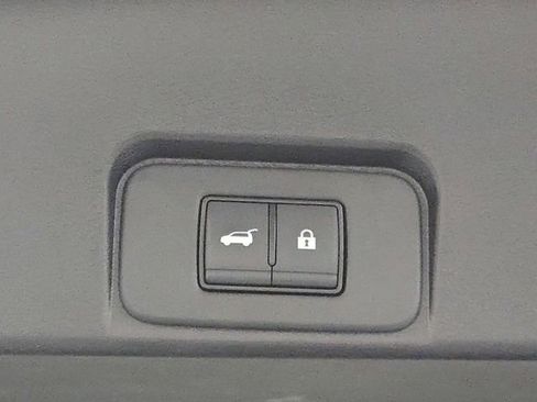 Used 2024 Nissan Rogue SV image 31