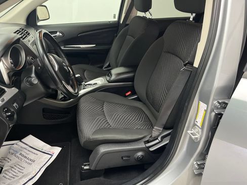 Used 2020 Dodge Journey SE w/ SE Popular Equipment Group FWD image 12