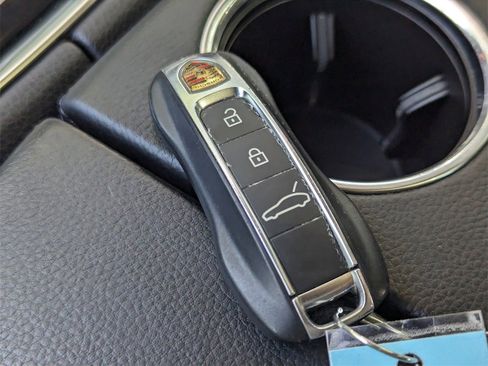 Used 2021 Porsche Panamera image 23