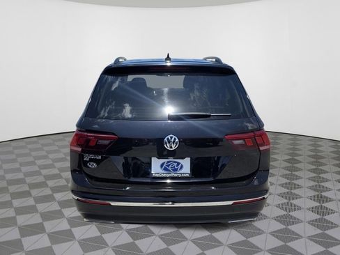 Used 2020 Volkswagen Tiguan SE w/ Panoramic Sunroof Package FWD image 10