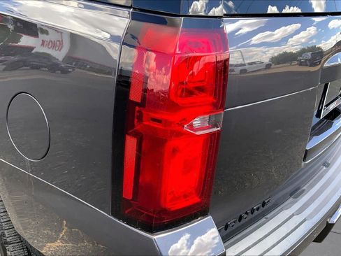 Used 2018 Chevrolet Tahoe Premier w/ RST 6.2L Performance Edition RWD image 29