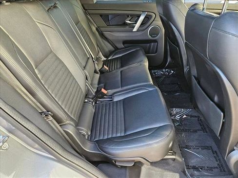 Used 2020 Land Rover Discovery Sport SE image 17