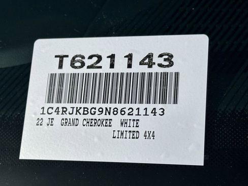 Used 2022 Jeep Grand Cherokee L Limited w/ Black Appearance Package image 15