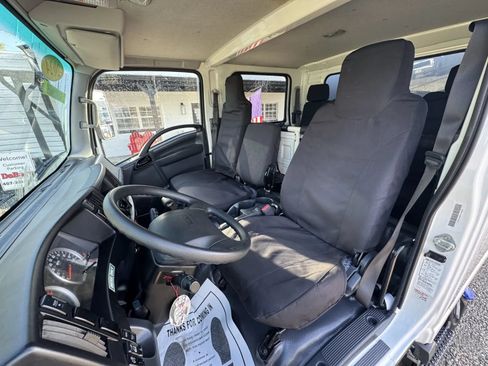 Used 2024 Isuzu NPR 4500 HD RWD image 16