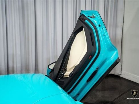 Used 2025 Lamborghini Revuelto AWD/4WD image 50