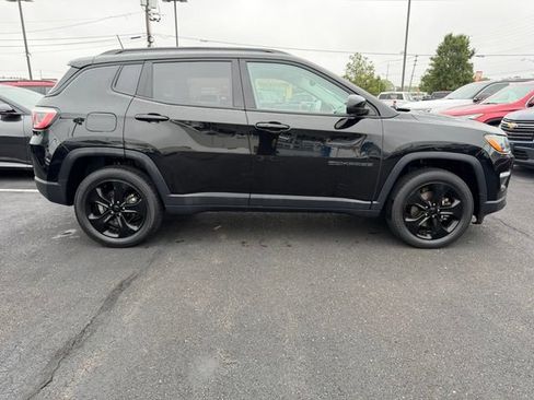 Used 2018 Jeep Compass Latitude w/ Popular Equipment Group AWD/4WD image 11