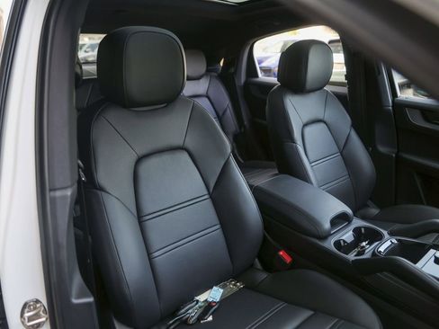 New 2025 Porsche Cayenne Coupe image 37