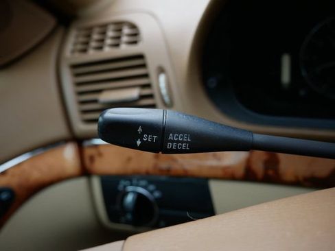 Used 2009 Mercedes-Benz E 350 4MATIC Wagon image 25