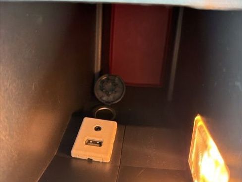 Used 2017 Chevrolet Equinox Premier w/ Enhanced Convenience Package image 33