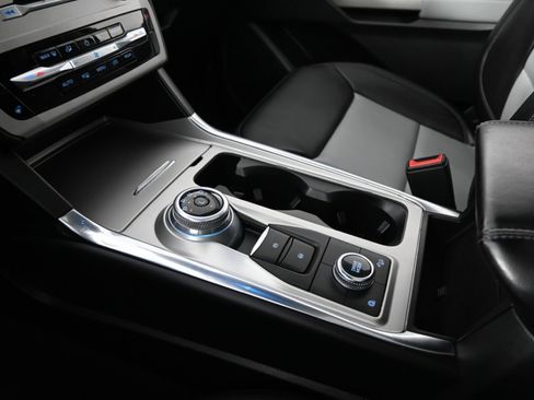 Used 2022 Ford Explorer XLT w/ Equipment Group 202A image 33