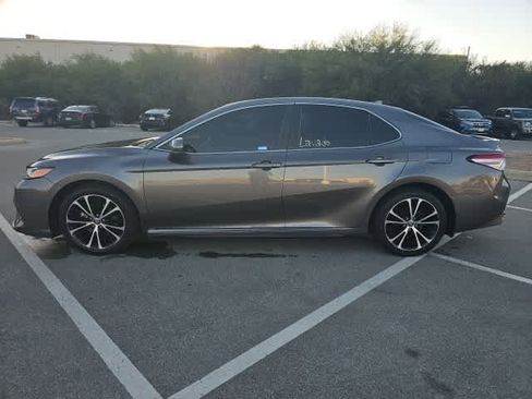 Used 2020 Toyota Camry SE image 8