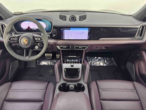 Used 2024 Porsche Cayenne Turbo image 13