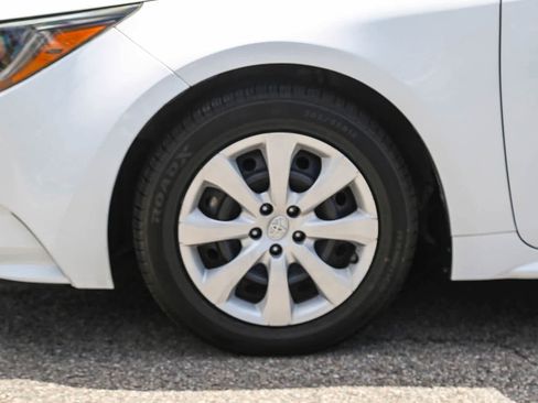 Used 2022 Toyota Corolla LE FWD image 9
