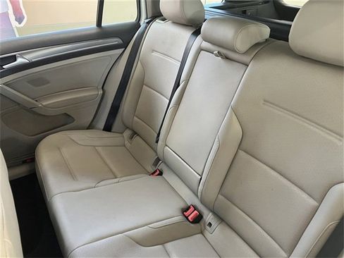 Used 2017 Volkswagen Golf Alltrack SE image 19