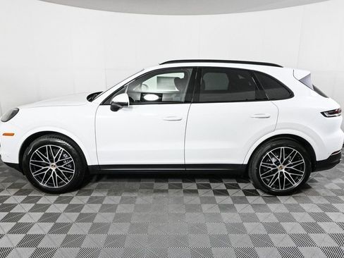Certified 2025 Porsche Cayenne AWD image 2