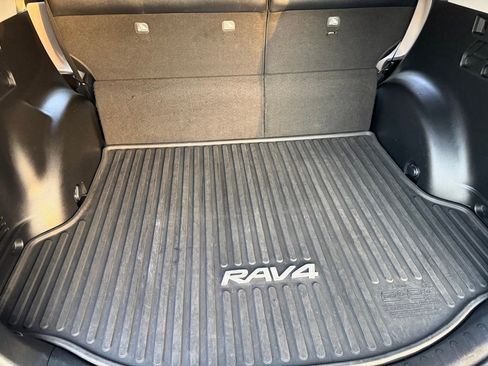 Used 2017 Toyota RAV4 Limited image 12
