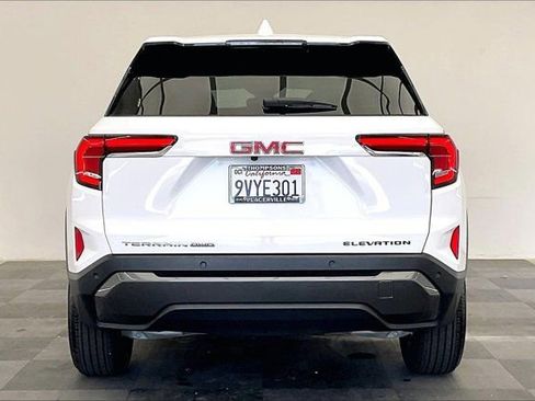 Used 2026 GMC Terrain Elevation AWD/4WD image 3