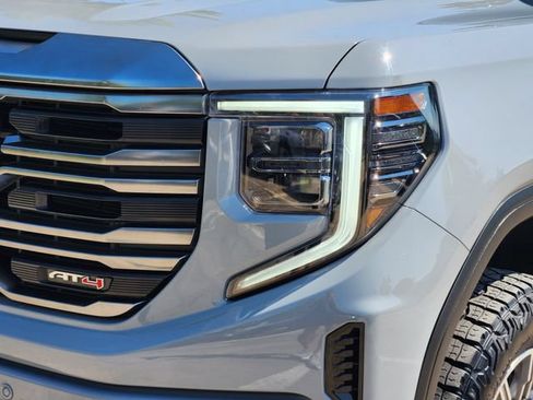 Used 2024 GMC Sierra 1500 AT4 w/ Technology Package AWD/4WD image 10