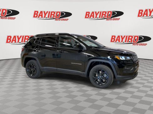Used 2025 Jeep Compass Latitude image 2
