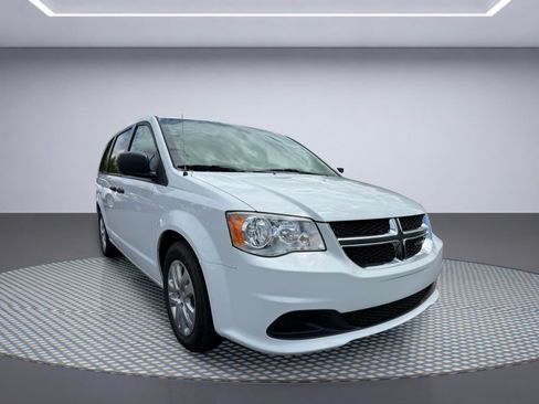 Used 2019 Dodge Grand Caravan SE w/ UConnect Hands-Free Group FWD image 10
