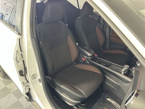 Used 2023 Nissan Kicks SR FWD image 27