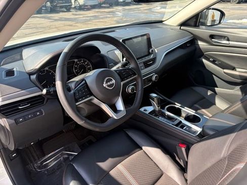 Used 2025 Nissan Altima 2.5 SR image 35