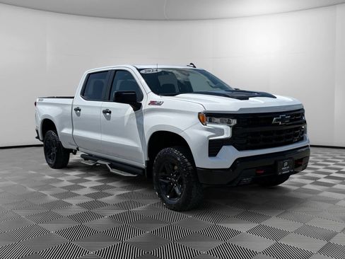 Used 2024 Chevrolet Silverado 1500 LT Trail Boss w/ Convenience Package II AWD/4WD image 7