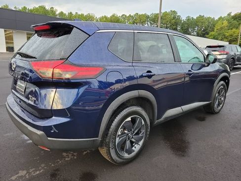 Used 2024 Nissan Rogue SV AWD/4WD image 7